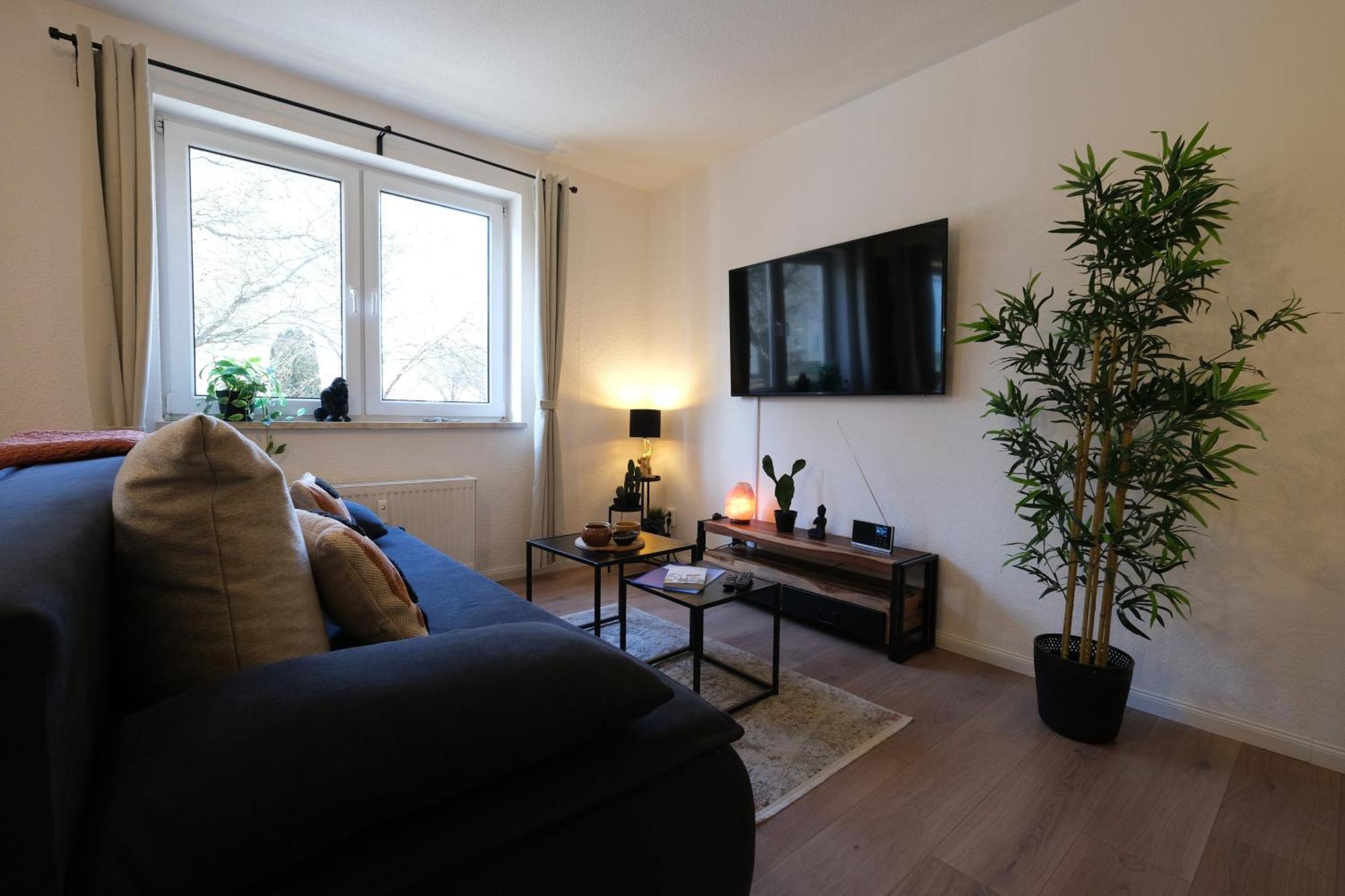 Cozy Jungle Fever - Modernes Apartment Mit Eigenem Parkplatz Magdeburg Luaran gambar