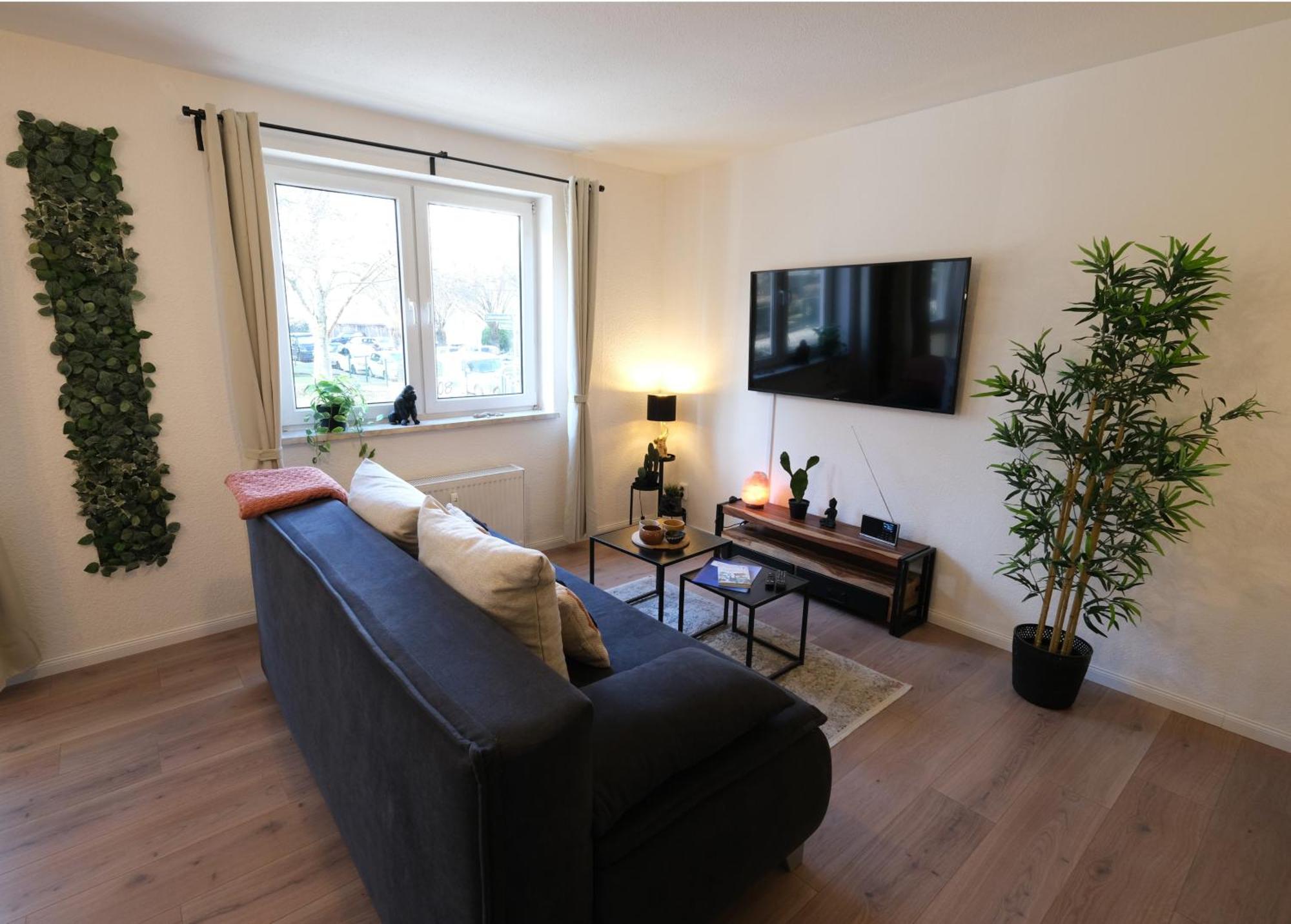 Cozy Jungle Fever - Modernes Apartment Mit Eigenem Parkplatz Magdeburg Luaran gambar