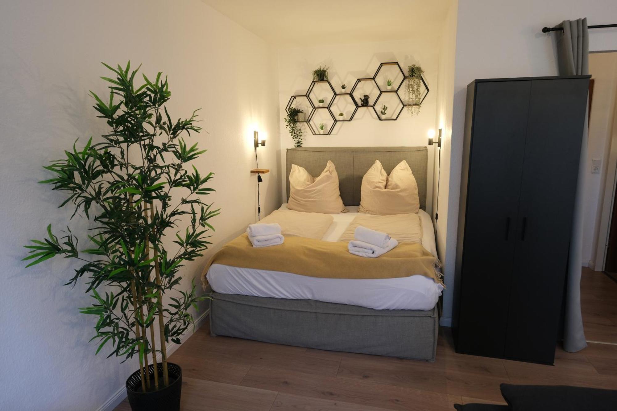 Cozy Jungle Fever - Modernes Apartment Mit Eigenem Parkplatz Magdeburg Luaran gambar